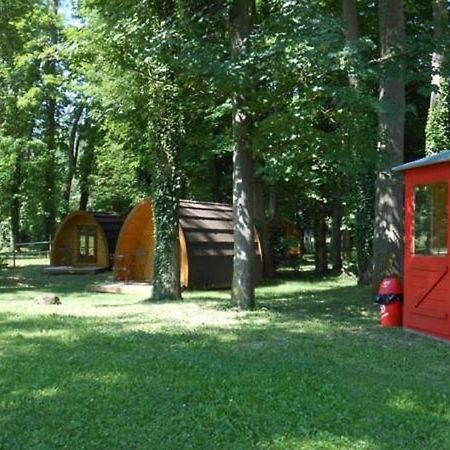 Les Roulottes Et Cabanes De La Champagne Бар-сюр-Об Экстерьер фото